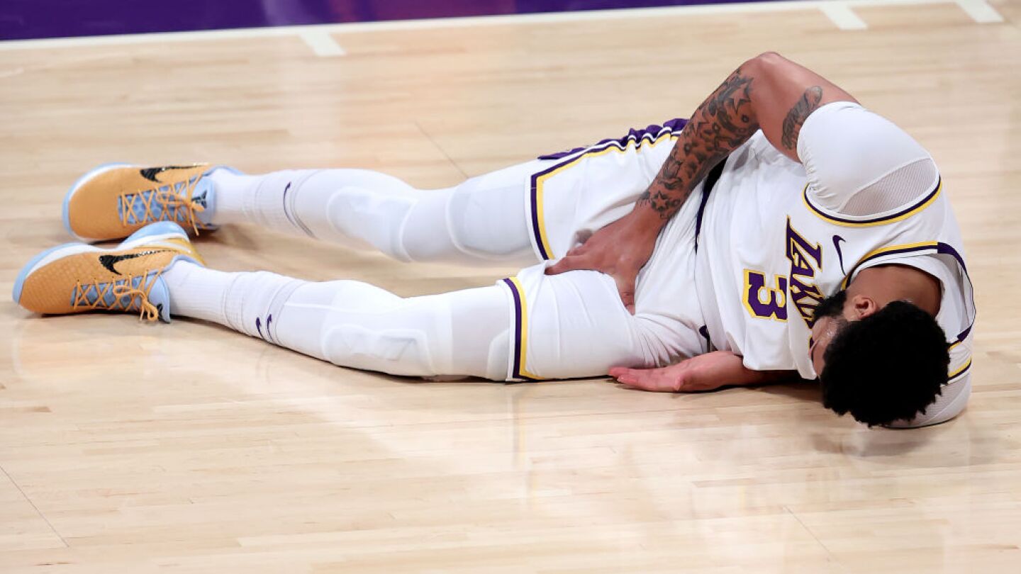 LAKERS INJURY REPORT: Anthony Davis sustain a major injury on his...